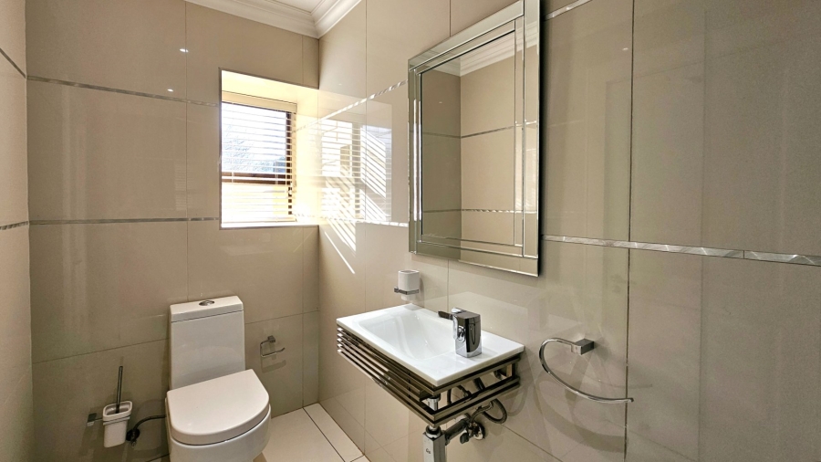 5 Bedroom Property for Sale in Kiepersol Free State